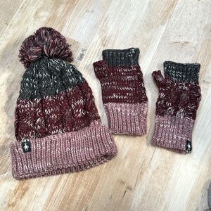 Smartwool hat with matching fingerless gloves.
